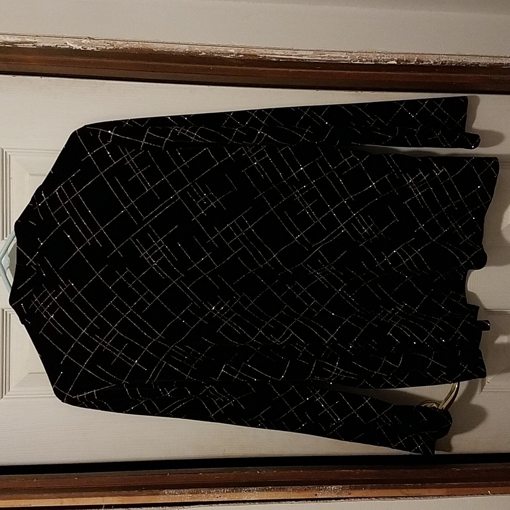 Black and Gold Velvet Jacket with Black Velvet Camisole. 1X - Picture 3 of 10